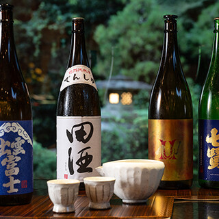 利き酒師厳選の日本酒など、旬の料理と美酒をゆったり堪能