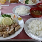 源氏食堂 - ブタ肉塩焼ライス(上)みそ汁付き