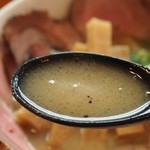 俺のラーメン あっぱれ屋 - 【1回目訪問】こくまろ塩チャーシューメン（スープ）