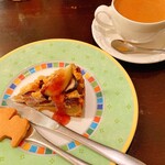 森のらくだ - タルトとミルクティー　今日はカレーの写真を撮り忘れました。
