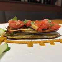 色々な野菜のチャボット　ロースト人参ソース