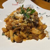 牛テールのトマト煮込みソース　カヴァテッリ