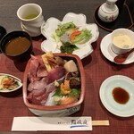 鮨政庭 - ちらし丼ランチ1500円、サラダ•茶碗蒸しセット300円