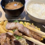 Onzoshi Kiyoyasu An - お肉のアップ！(厚切りに見えますが切り方に秘密が…)