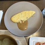 ホテルハーヴェスト - トリュフ入りオムレツ。ソースがしょっぱかった