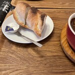 T’s - 　2024.8.23（金）
      パン単品286円（税込）
      外側カリッと焼かれていて中しっとりで
      美味しいパンです！