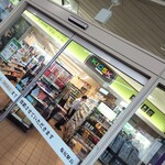 New Days Mini Shiojiri - While admiring the neighboring Kikyou, this place offers train-related goods and a great selection of ekiben, all in a compact space. Truly impressive!