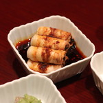趙楊 - 十二単碟　（漬物の豚のバラ肉巻き　山椒ソース）