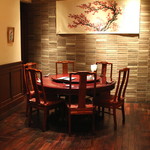 趙楊 - 個室ではない円テーブル席