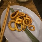 松記鶏飯 - 南インドのイカの炒め｡クミンが効いたカレー風味｡コレも柔らか｡