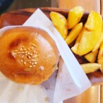 BurgerCafe honohono - テリヤキバーガー（1,480円） TP パイナップル（150円）