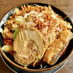 麺屋　たか - ウデ＆煮バラチャーシュー、牛モツトッピング（税込200円）