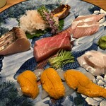 千ふく - お造り盛り合わせ(サンタバーバラ雲丹&剣先いか、天然生本鮪、さわら炙り、たらば蟹。天然鰤、太刀魚)