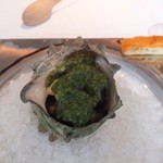 唐津産サザエとキノコのブルギニオン　パセリバターの味わい