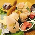 むろまち 加地 - お造り3種、珍味、鯖寿司盛り合わせ