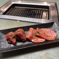 和牛とワイン 焼肉きゅうこん - 