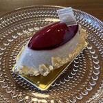 アテスウェイ - ＊バルケットマロン　680円　ラム酒が効いてる、栗とカシスの大人のケーキ