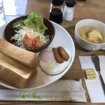 ねまれやこぅひぃ - 軽食 トーストセット（ソーセージ） 550円