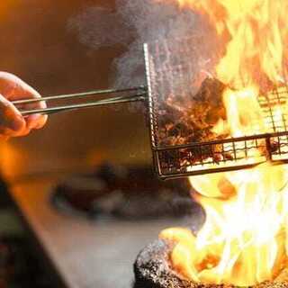 鮮度抜群の近江鶏使用◎天然備長炭で豪快に！