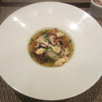 Les deux - 季節の根菜とキノコのスープ、フォアグラのポワレ