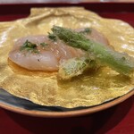 銀座 きた川 - 低温で油通しした帆立　葉山椒も香ります