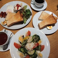 シャバ リバ - デラックスモーニング800円、サラダモーニング700円