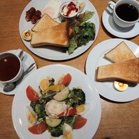 シャバ リバ - デラックスモーニング800円、サラダモーニング700円