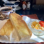 喫茶 水鯨 - バタートースト+秋の鯨ブレンド