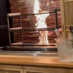 銀座 きた川 - 藁焼きを見せる演出