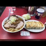 #新宿地下ラーメン - 四年前　城東店にて。チャーシューがだいぶ違います。