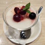 中華麺飯・飲茶 四川乃華 ICHI - 巨峰風味のミルクプリン
