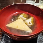 デンクシフロリ - [2024年9月 訪問]椀もの。肉厚な油揚げとひじきを入れたラビオリ風。