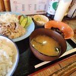 ふくちゃん - お新香・小鉢・味噌汁
