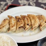 台湾四川料理 東華楼 - パリッとジューシーな焼き餃子
