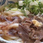 純手打 うどん 勝一 - 肉うどんには生姜が入ってます。