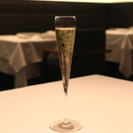 ア・ニュ ルトゥルヴェ・ヴー - Champagne Henri Giraud anu Hommage Brut　(2014/04)