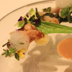 ア・ニュ ルトゥルヴェ・ヴー - 前菜 一品目　（茨城県鹿嶋の大粒ハマグリ　蕗の薹ソースとビネグレットのソース と ホタル烏賊ノソースで　、ウルイ等のサラダ添え　(2014/04)　(2014/04)