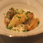 ア・ニュ ルトゥルヴェ・ヴー - フランス産ホワイトアスパラガス と 三重県産 あさり　ブールブラン ソースで　(2014/04)