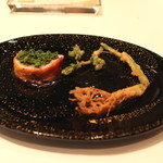 ア・ニュ ルトゥルヴェ・ヴー - 銚子の ”金目鯛” の酸味のある白菜巻き 花山椒のせ　ペリグー ソースで　長野県産 芹 の天ぷら添え　(2014/04)