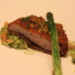 ア・ニュ ルトゥルヴェ・ヴー - トリュフ風味の "乳飲み仔牛（腕肉）" のカツレツ　アスパラガス と 春キャベツ 添え　(2014/04)