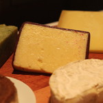 ア・ニュ ルトゥルヴェ・ヴー - 20ヶ月熟成のチェダーチーズ　(2014/04)