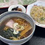 ラーメン横丁 - 料理写真:半チャーハン半ラーメン付き