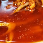 蒙古タンメン中本 - 特製ラー油の浮かぶスープ