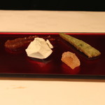 ア・ニュ ルトゥルヴェ・ヴー - Le petit basque Caille Nature と セージ と ほうれん草 のチェダー チーズ　ブラッドオレンジ ジャム添え　(2014/04)