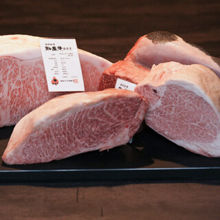 食材の持ち味を活かした『熟成肉』で、凝縮された美味を楽しむ