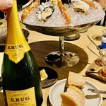 ヒルトン沖縄瀬底リゾート - 料理や楽しい仲間メンバーに合わせた泡。最高。