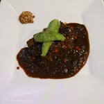 バルひげ - ラムモモ肉のステーキ１０００円＋税