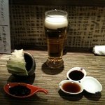 串揚げ　とりあえず - お通しとビール