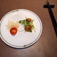 中国料理 美麗華 - 前菜( ほたてのスモーク 、じゃがいもの和え物 )　