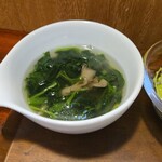 キッチン ブルー グローブ - ほうれん草スープのアップ